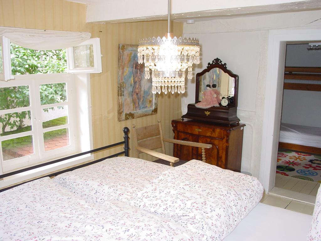Robert'S Bed & Breakfast Helmarshausen Exterior photo
