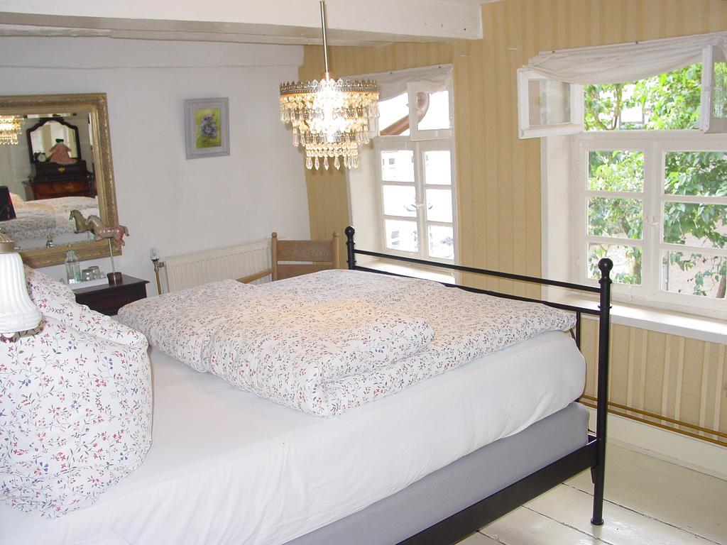 Robert'S Bed & Breakfast Helmarshausen Exterior photo